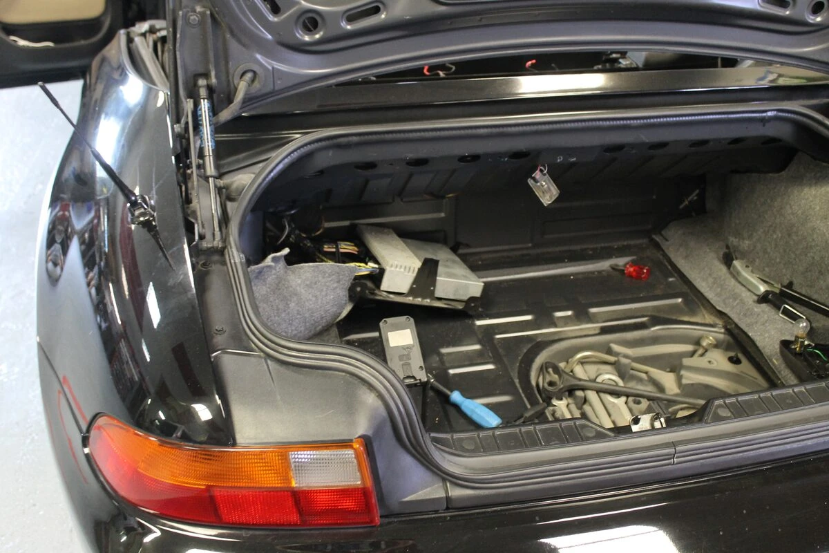 BMW Z3 : remise en état de l'amplificateur Harman Kardon