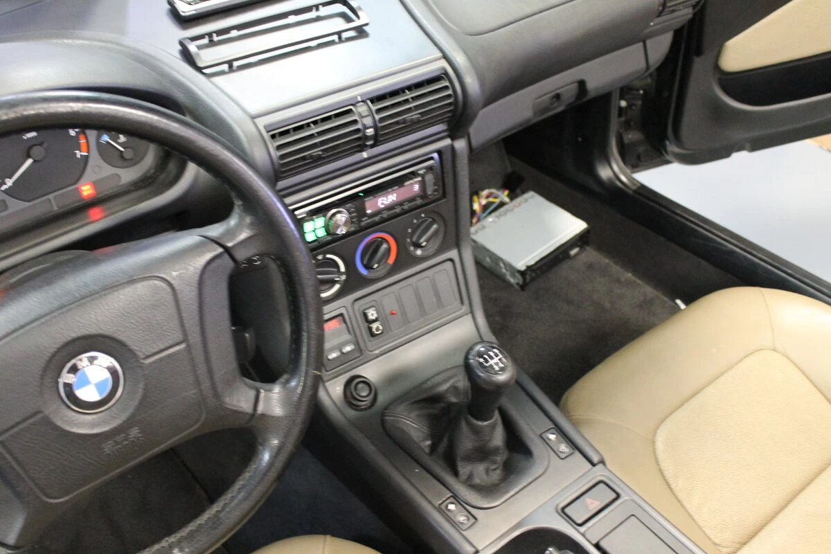 BMW Z3 : remise en état de l'amplificateur Harman Kardon