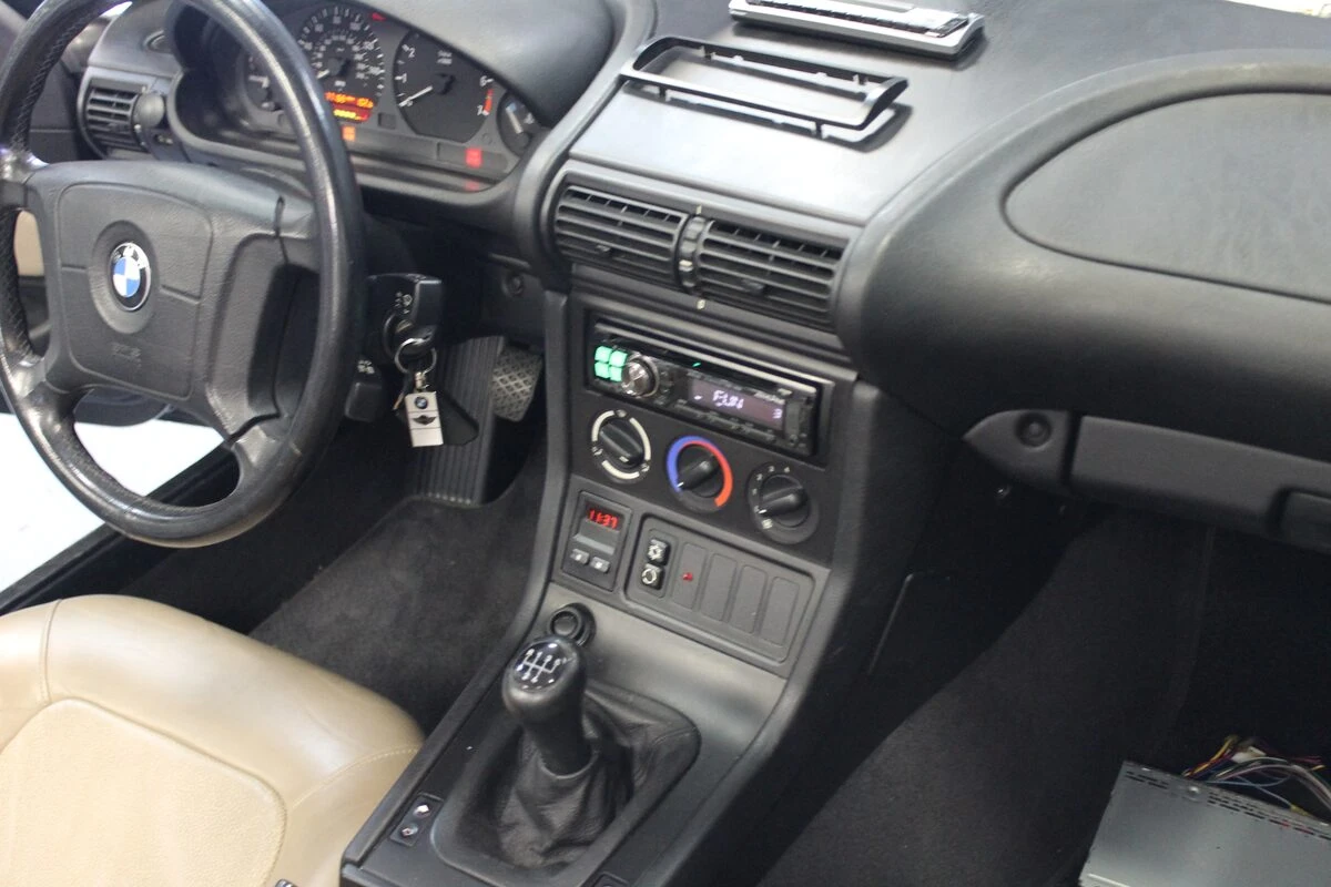 BMW Z3 : remise en état de l'amplificateur Harman Kardon