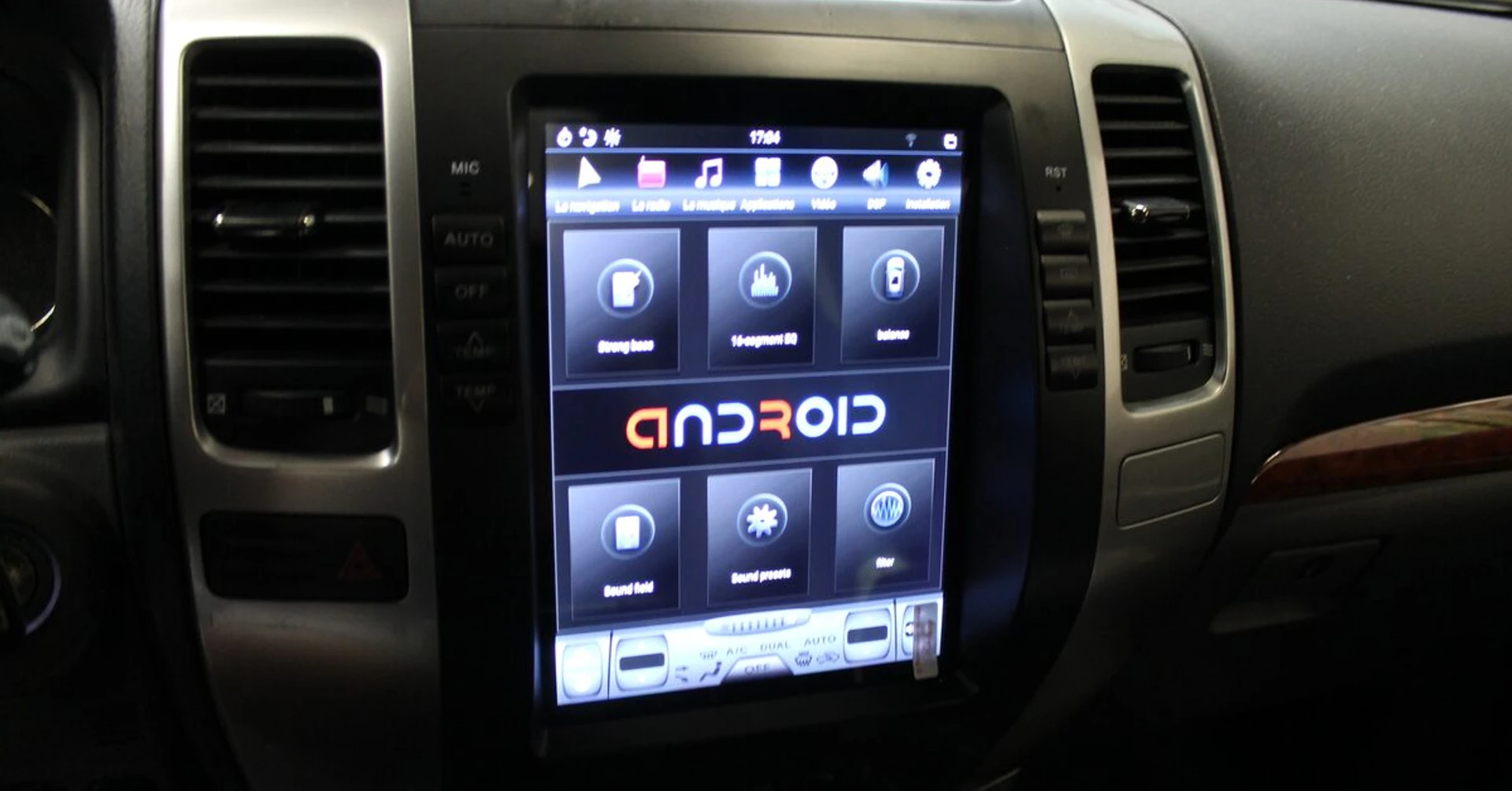 Toyota Land Cruiser : autoradio GPS Android façon Tesla