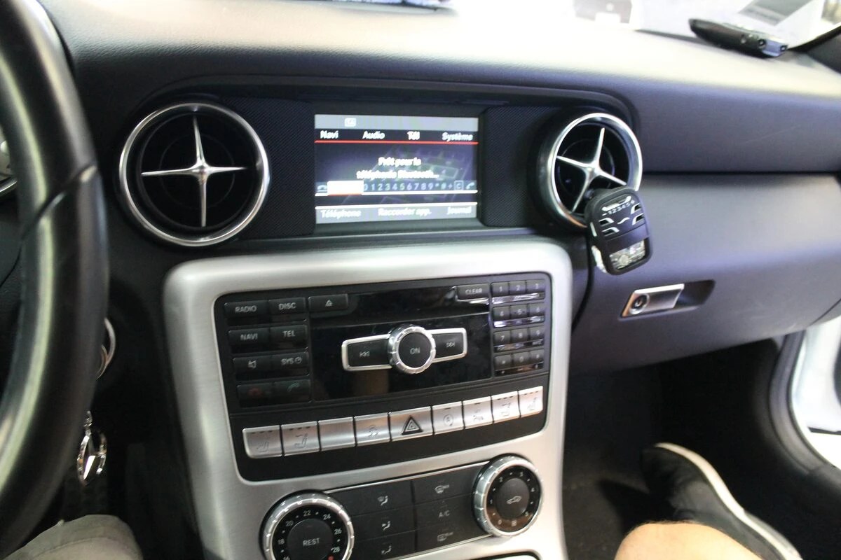 Roadster Mercedes : caméra de recul avec repères de distance