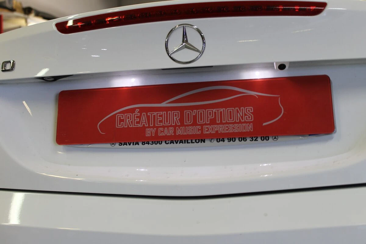 Roadster Mercedes : caméra de recul avec repères de distance