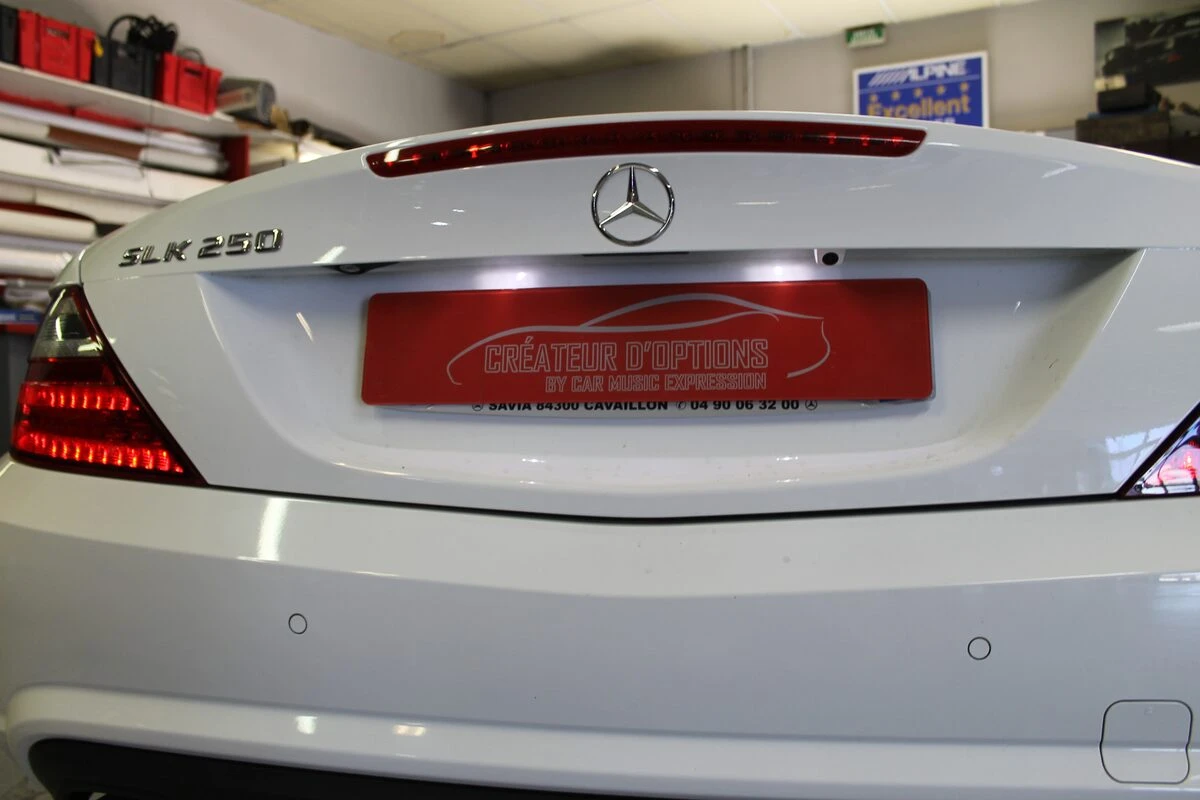 Roadster Mercedes : caméra de recul avec repères de distance