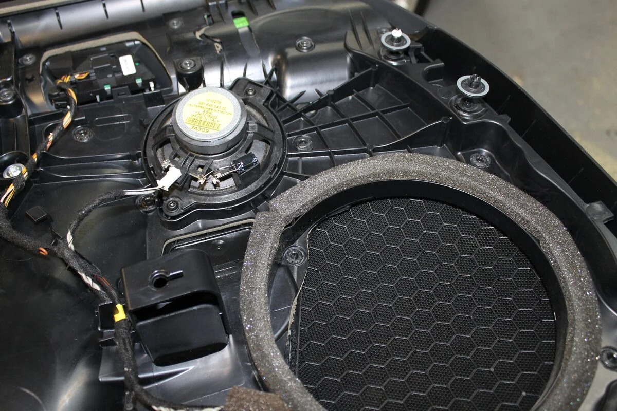 Porsche 997 : médiums de portes remplacés par des BLAM BM100RC