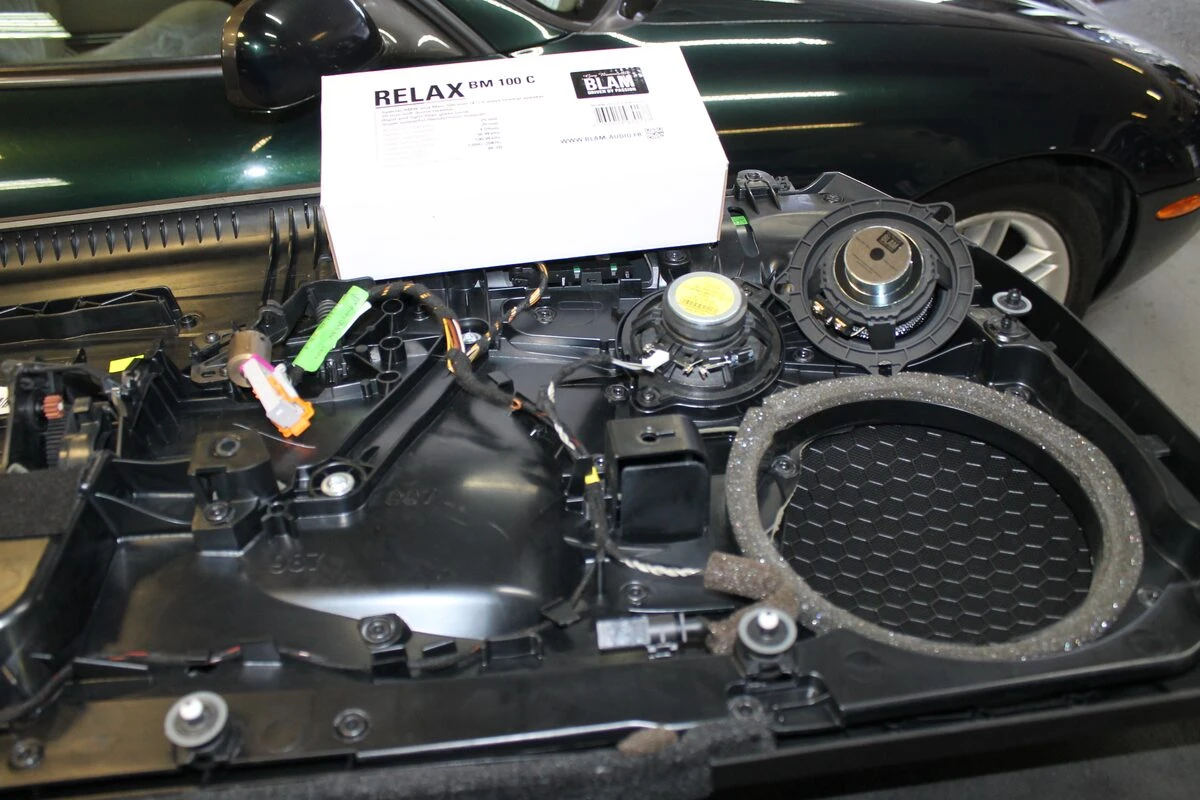 Porsche 997 : médiums de portes remplacés par des BLAM BM100RC