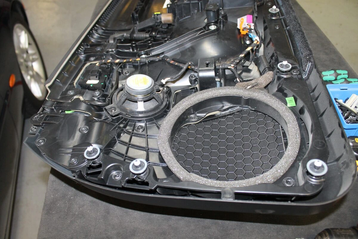 Porsche 997 : médiums de portes remplacés par des BLAM BM100RC