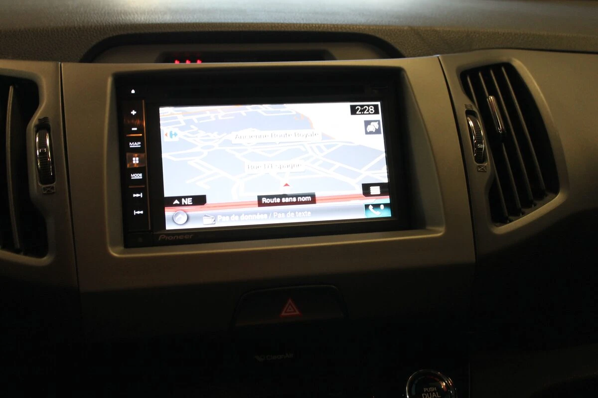 Kia Sportage : GPS Pioneer avec commandes au volant conservées