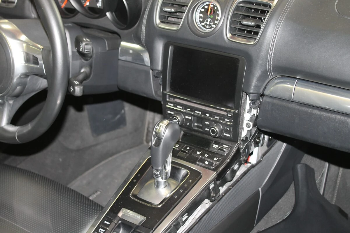 Porsche Boxster : Kenwood DNX419DABS et amplification d'origine conservée