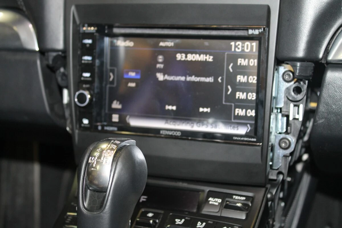 Porsche Boxster : Kenwood DNX419DABS et amplification d'origine conservée