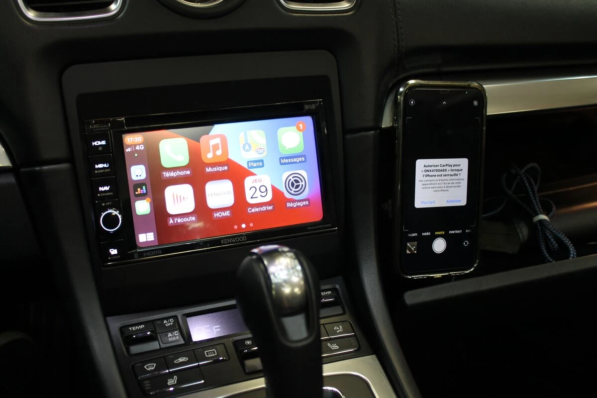 Porsche Boxster : Kenwood DNX419DABS et amplification d'origine conservée