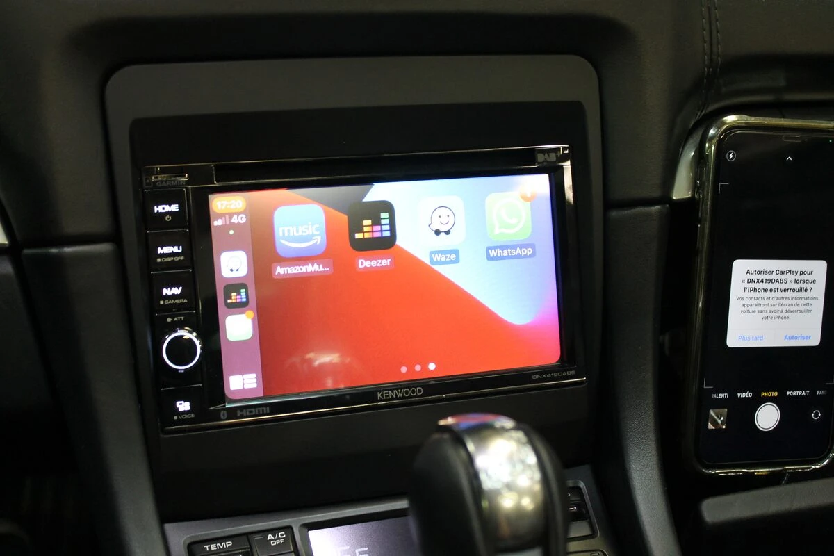 Porsche Boxster : Kenwood DNX419DABS et amplification d'origine conservée