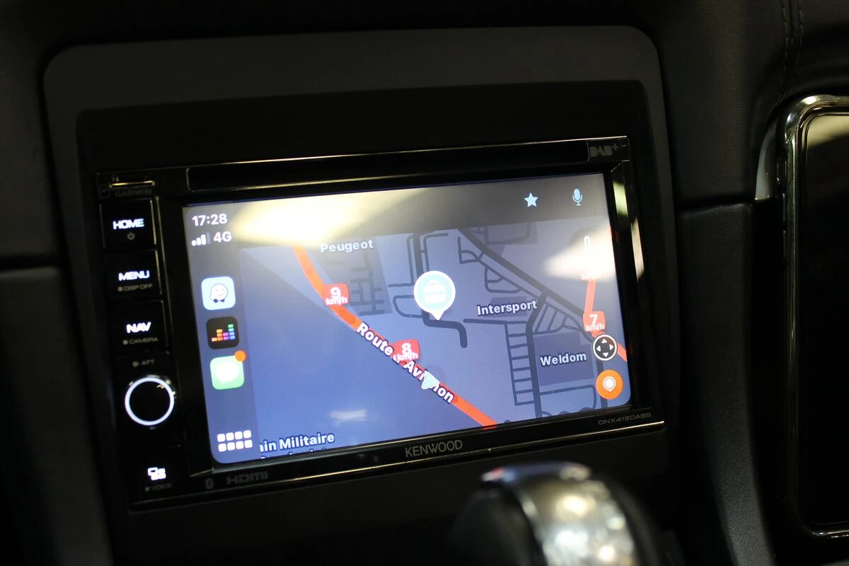 Porsche Boxster : Kenwood DNX419DABS et amplification d'origine conservée
