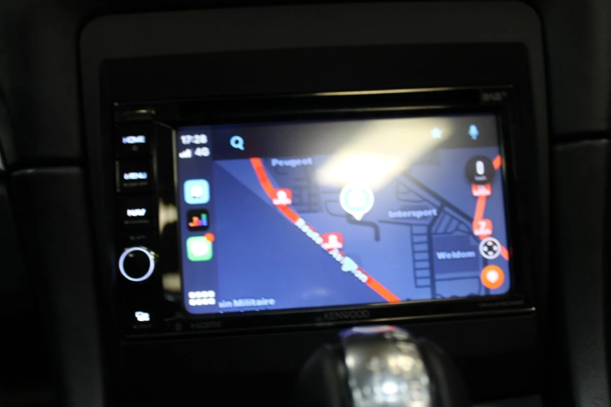 Porsche Boxster : Kenwood DNX419DABS et amplification d'origine conservée