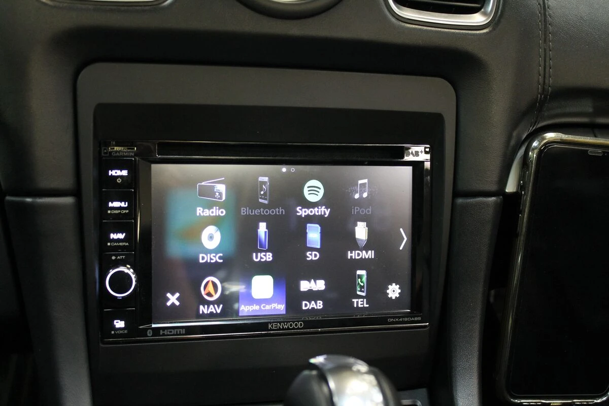 Porsche Boxster : Kenwood DNX419DABS et amplification d'origine conservée
