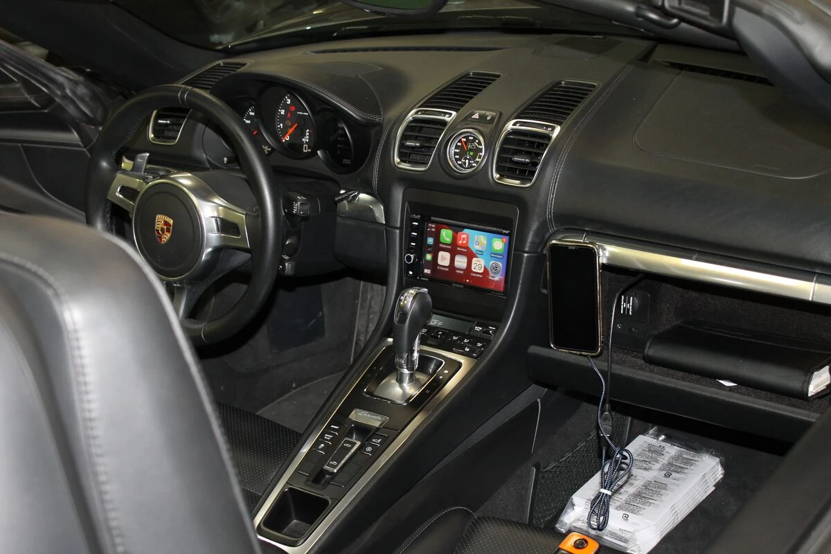 Porsche Boxster : Kenwood DNX419DABS et amplification d'origine conservée