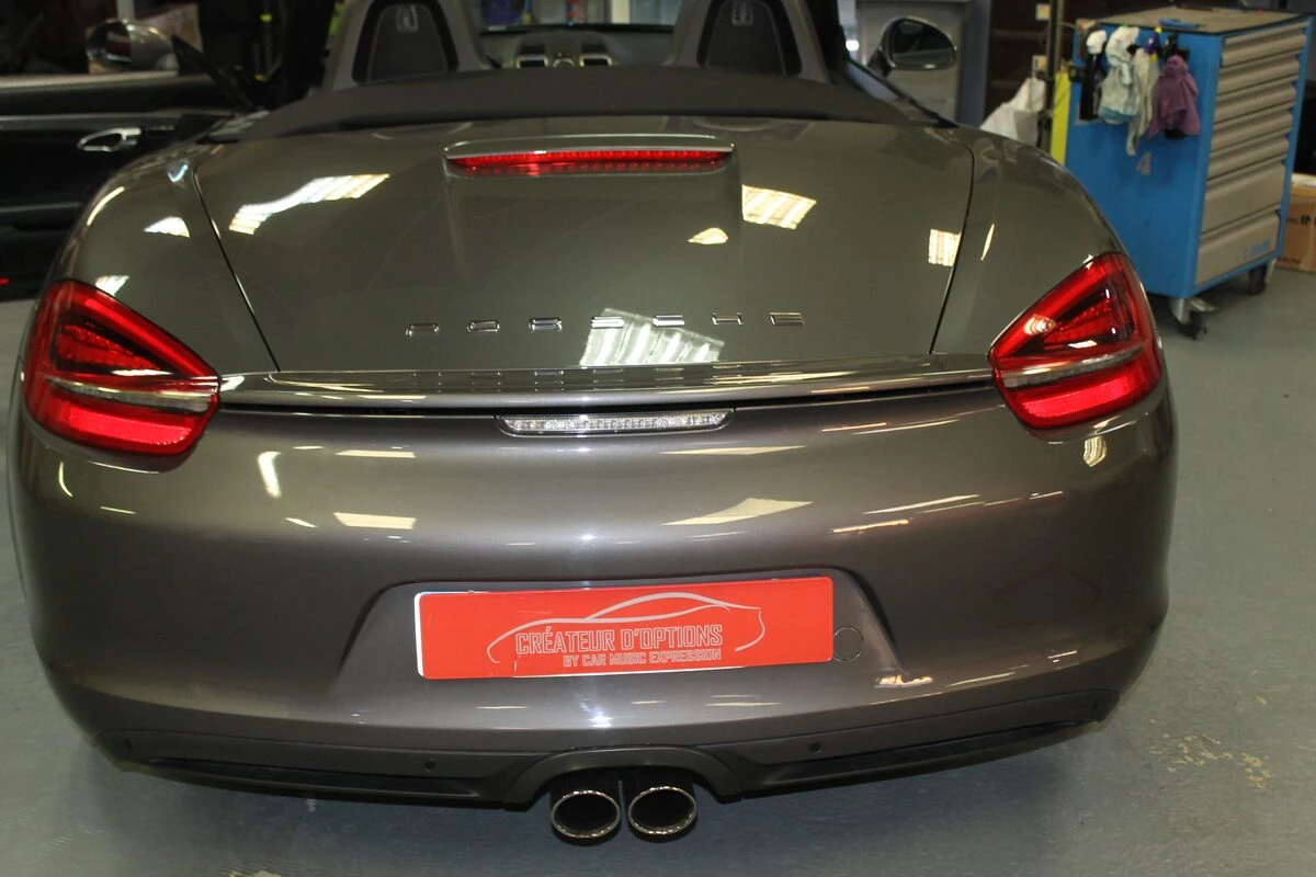Porsche Boxster : Kenwood DNX419DABS et amplification d'origine conservée