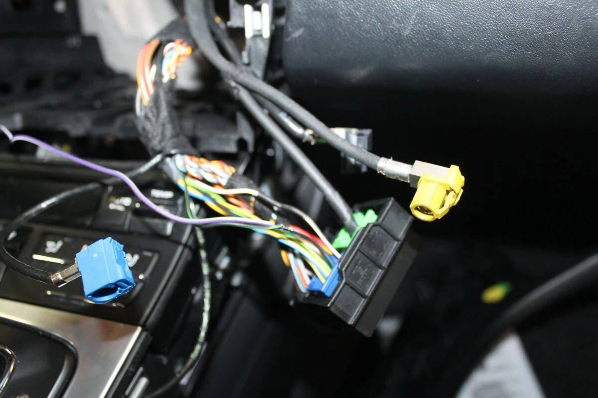 Porsche Boxster : Kenwood DNX419DABS et amplification d'origine conservée