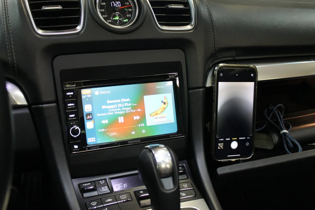 Porsche Boxster : Kenwood DNX419DABS et amplification d'origine conservée