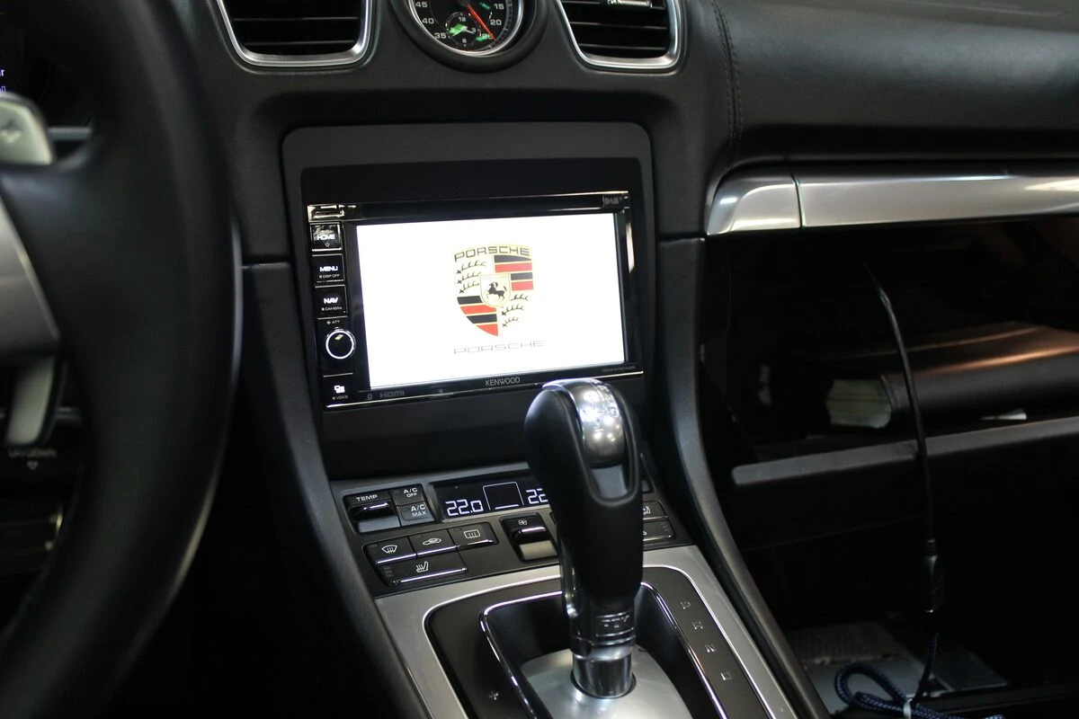 Porsche Boxster : Kenwood DNX419DABS et amplification d'origine conservée