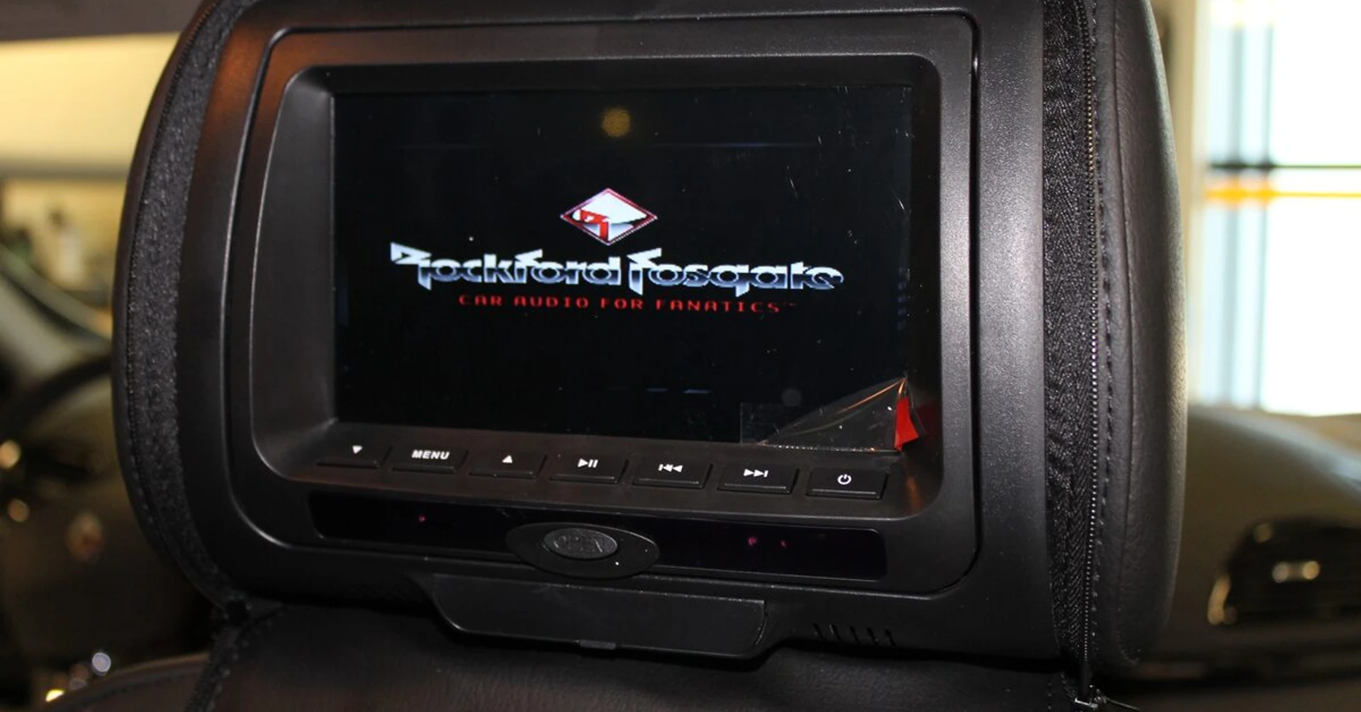Renault Scénic : appuie-têtes à écran DVD, USB et carte SD