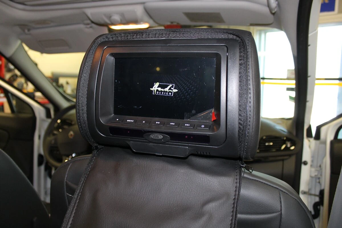 Renault Scénic : appuie-têtes DVD pour les passagers arrière
