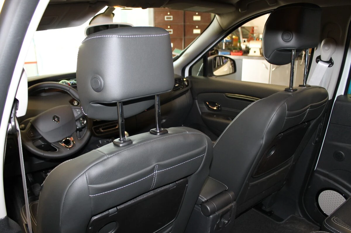 Renault Scénic : appuie-têtes DVD pour les passagers arrière