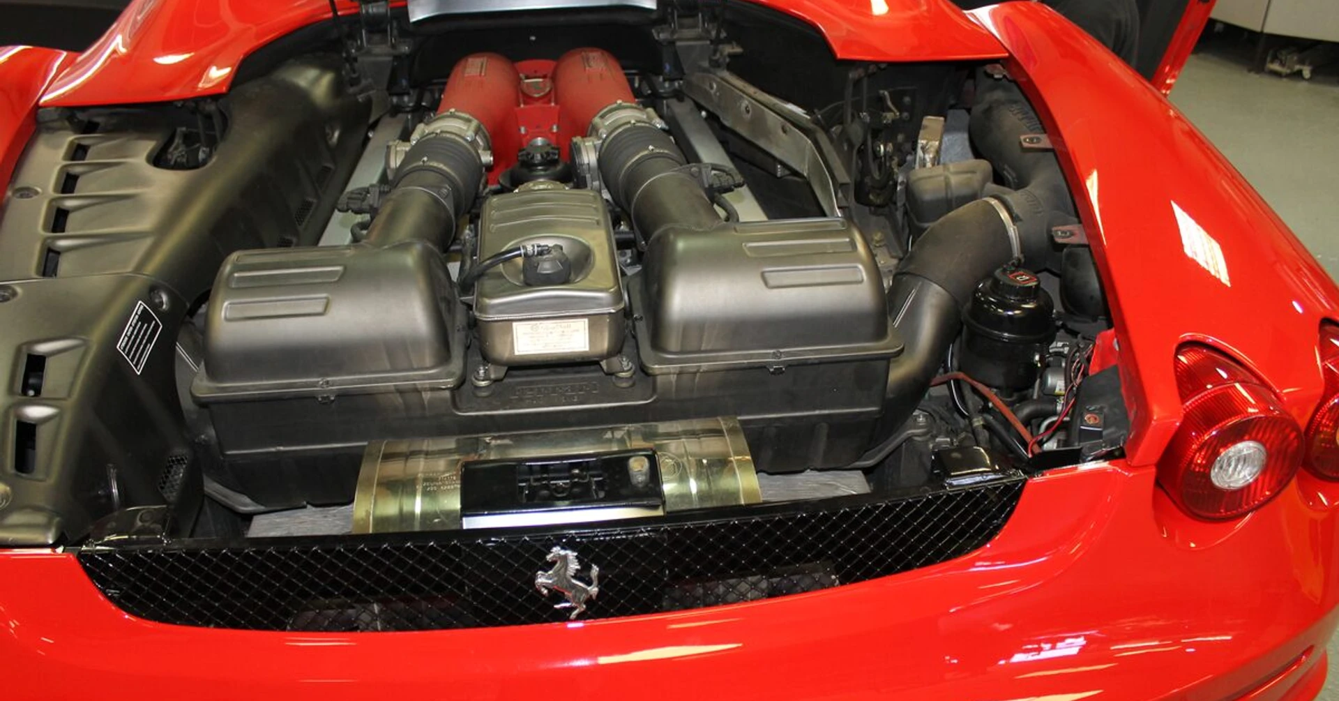 Ferrari F430 : Alpine INE-F904D CarPlay et caméra