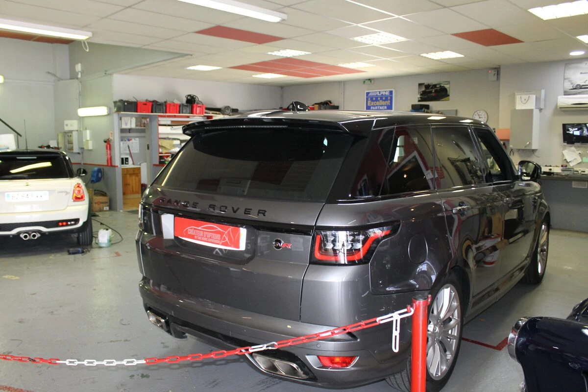 Range Rover Sport SVR : Coyote branché proprement sur la boîte à fusibles