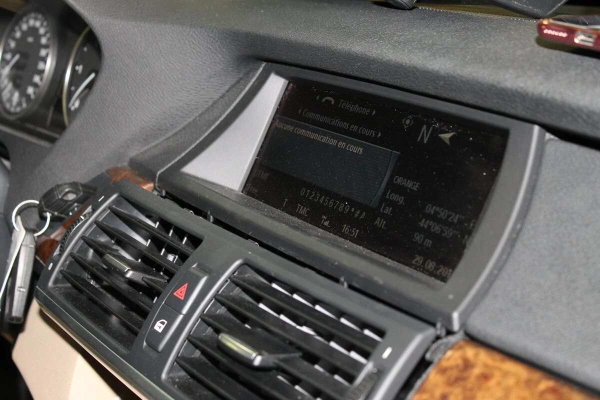 BMW X5 E70 : création d'option Bluetooth A2DP sur l'écran d'origine