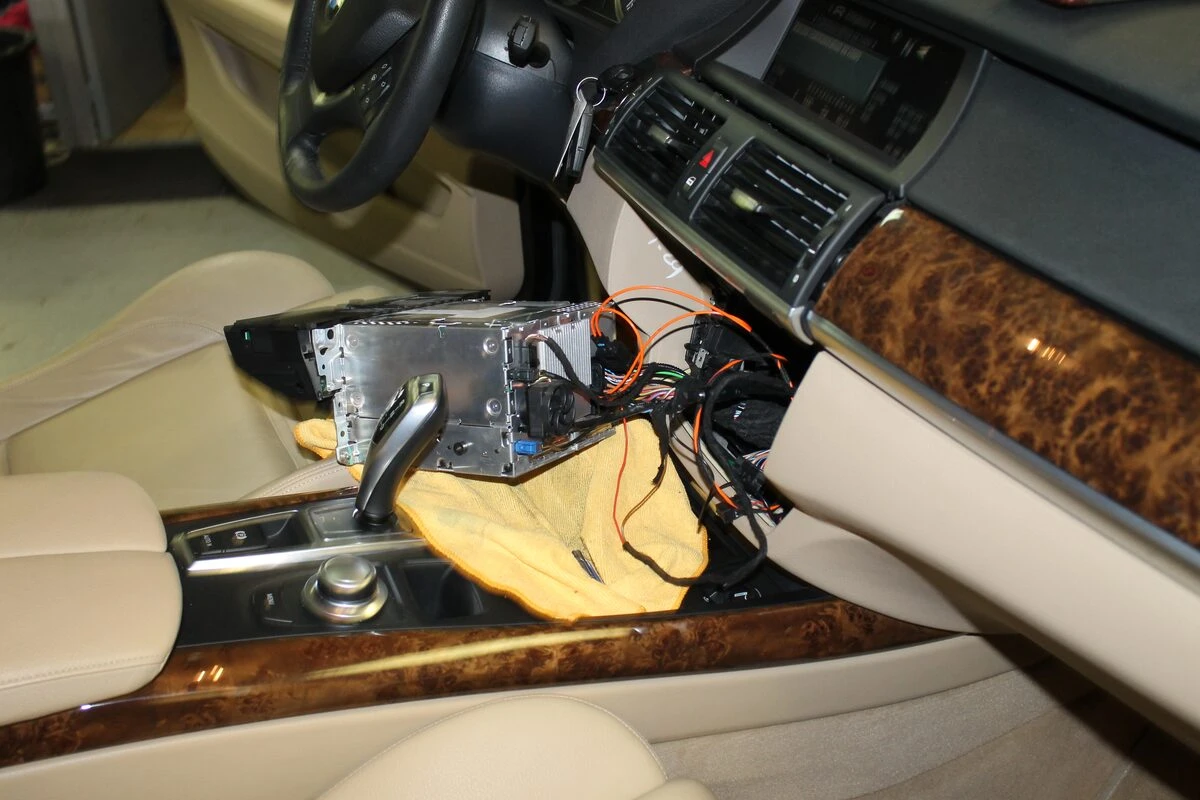 BMW X5 E70 : création d'option Bluetooth A2DP sur l'écran d'origine
