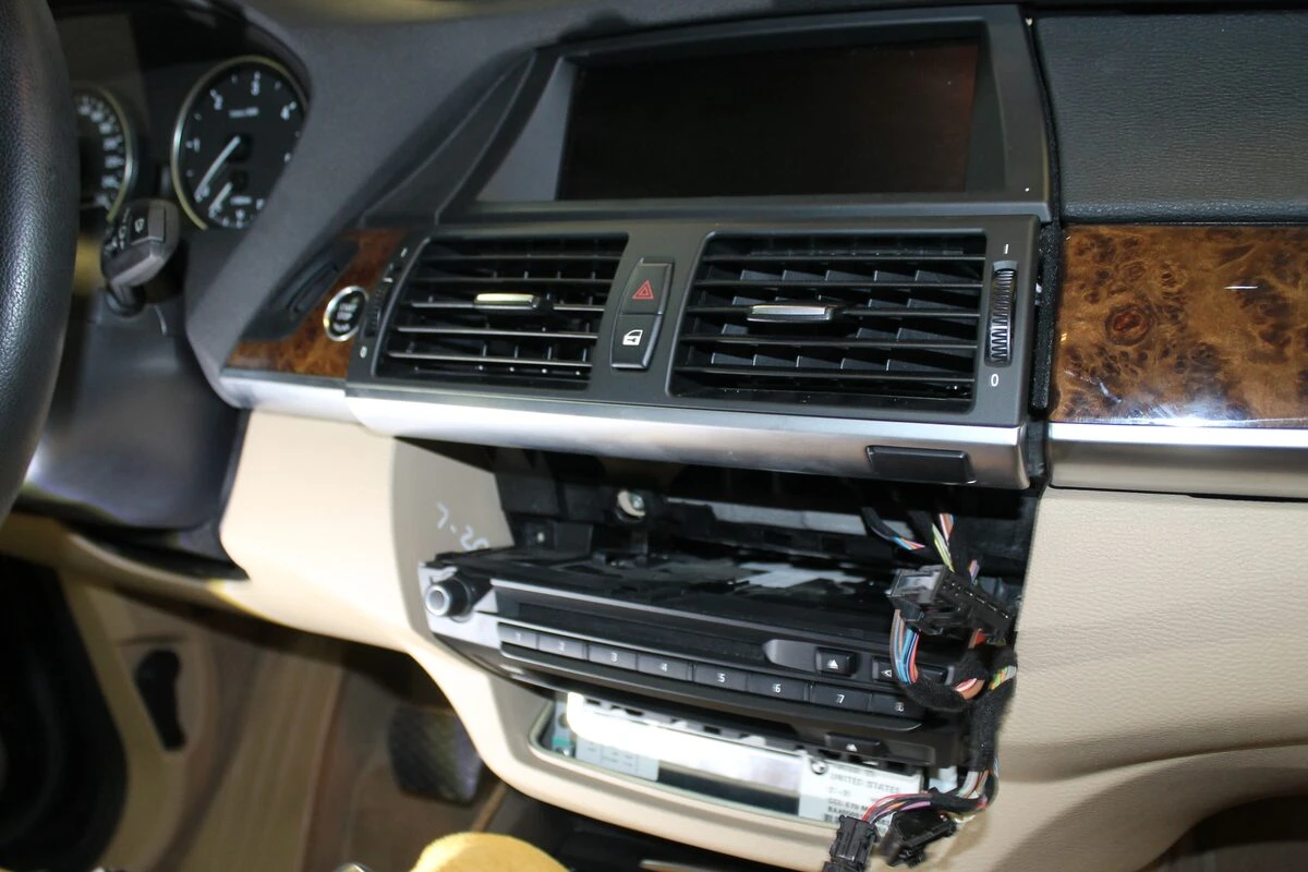BMW X5 E70 : création d'option Bluetooth A2DP sur l'écran d'origine