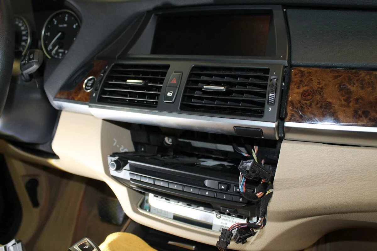 BMW X5 E70 : création d'option Bluetooth A2DP sur l'écran d'origine