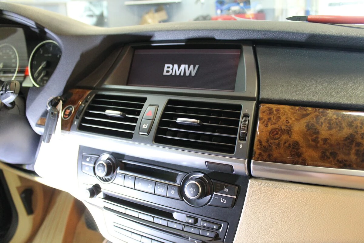 BMW X5 E70 : création d'option Bluetooth A2DP sur l'écran d'origine