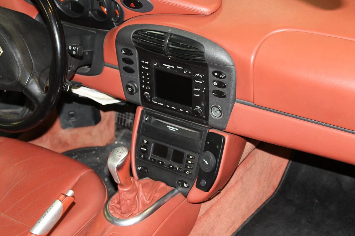 Porsche 996 Carrera cabriolet : Kenwood, BLAM et caméra de recul