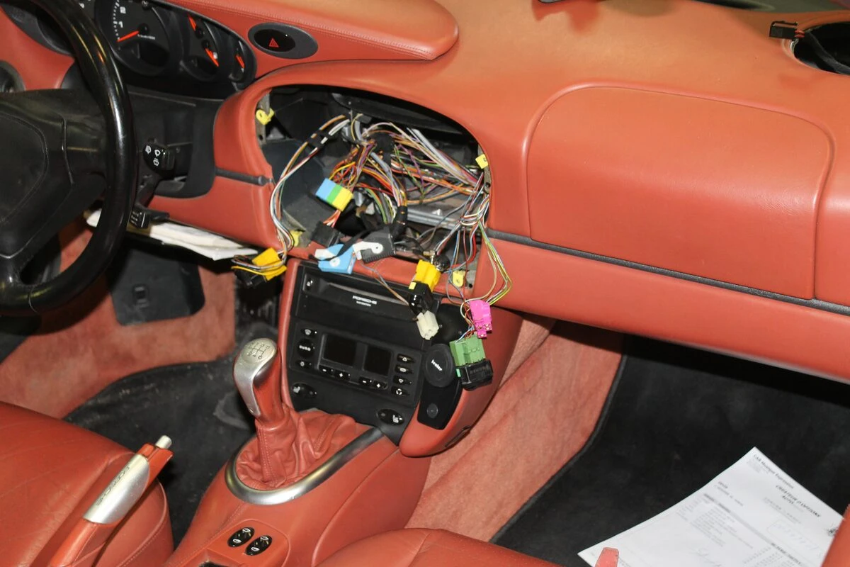 Porsche 996 Carrera cabriolet : Kenwood, BLAM et caméra de recul