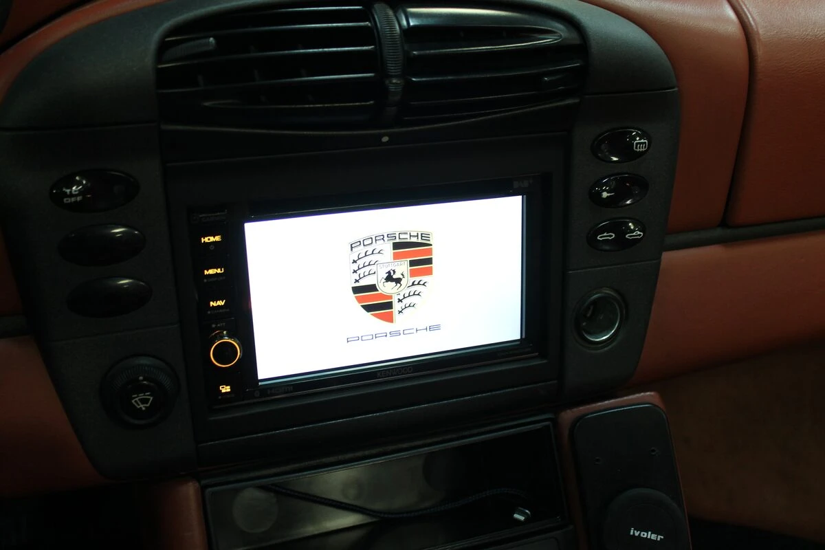 Porsche 996 Carrera cabriolet : Kenwood, BLAM et caméra de recul