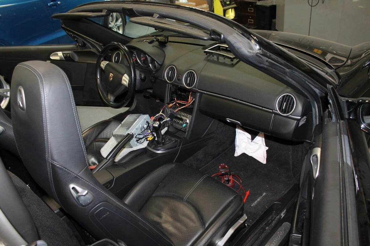 Porsche 996 Carrera cabriolet : Kenwood, BLAM et caméra de recul