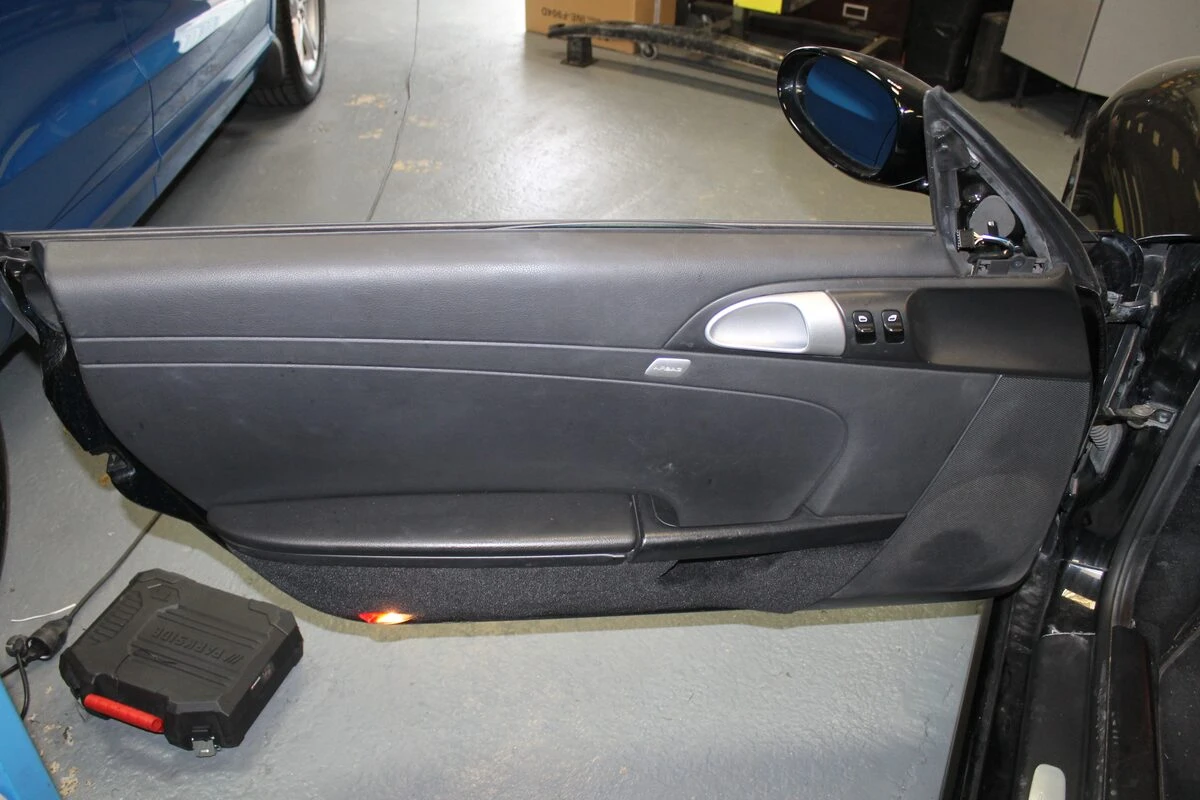 Porsche 996 Carrera cabriolet : Kenwood, BLAM et caméra de recul
