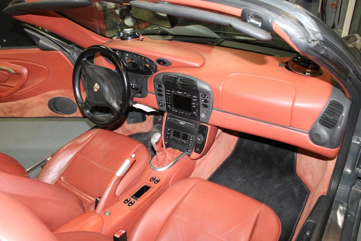 Porsche 996 Carrera cabriolet : Kenwood, BLAM et caméra de recul