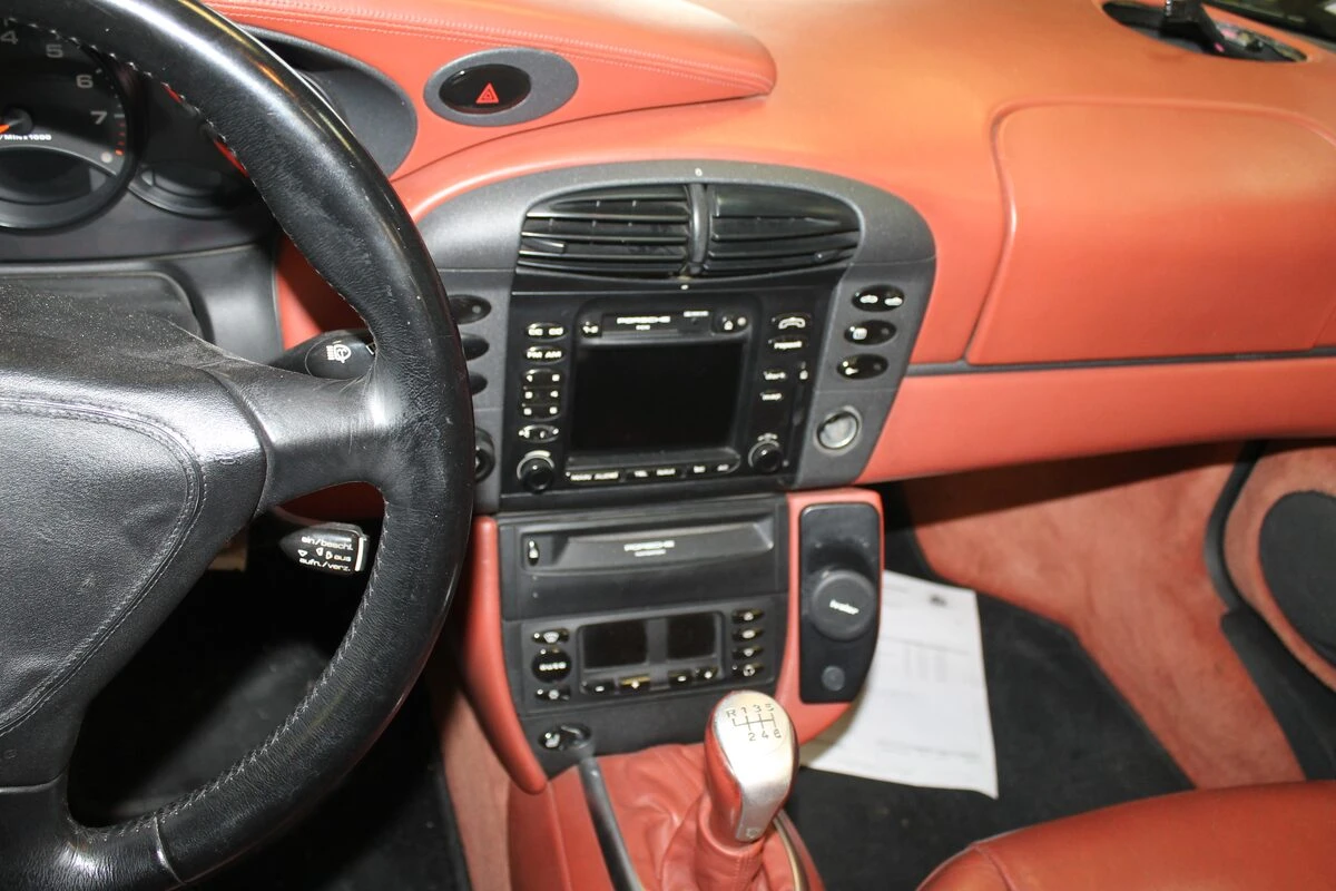 Porsche 996 Carrera cabriolet : Kenwood, BLAM et caméra de recul