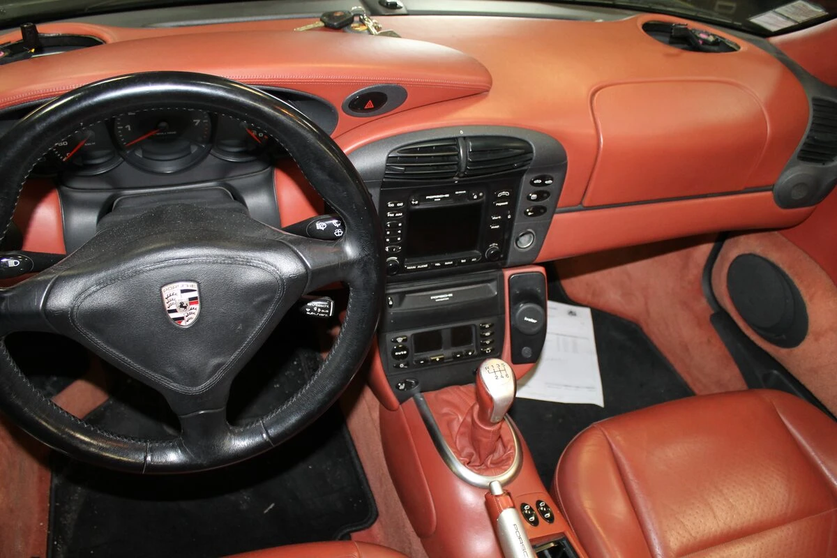 Porsche 996 Carrera cabriolet : Kenwood, BLAM et caméra de recul