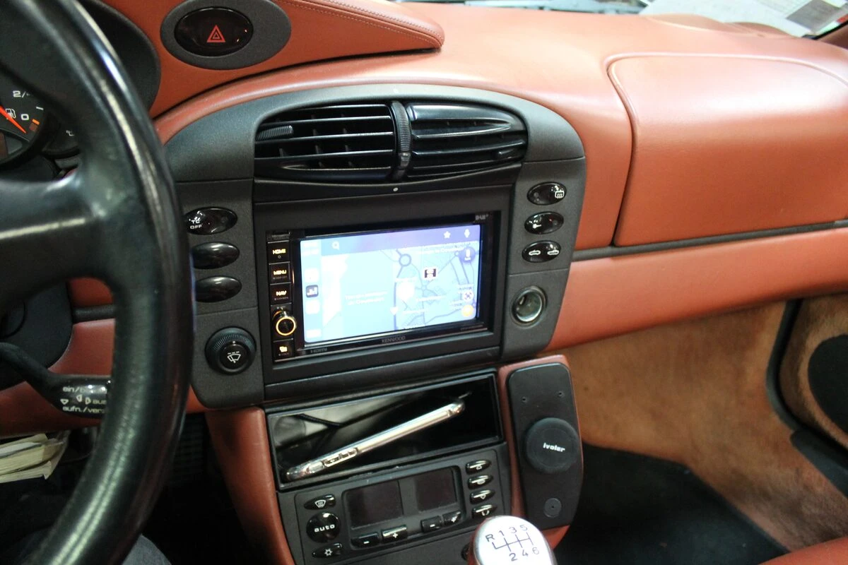 Porsche 996 Carrera cabriolet : Kenwood, BLAM et caméra de recul