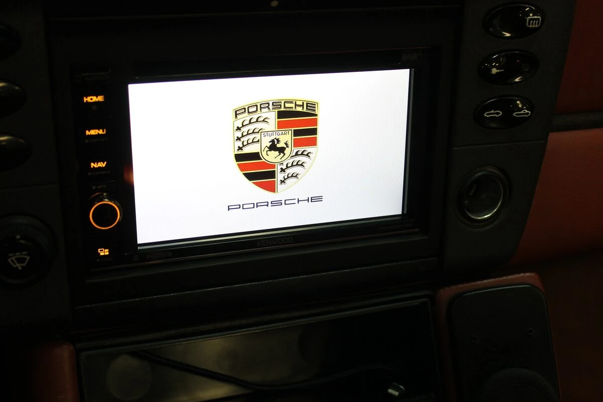 Porsche 996 Carrera cabriolet : Kenwood, BLAM et caméra de recul