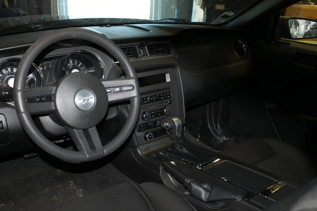 Ford Mustang 2011 : GPS Kenwood, platine de chauffage électronique et jantes 20 pouces