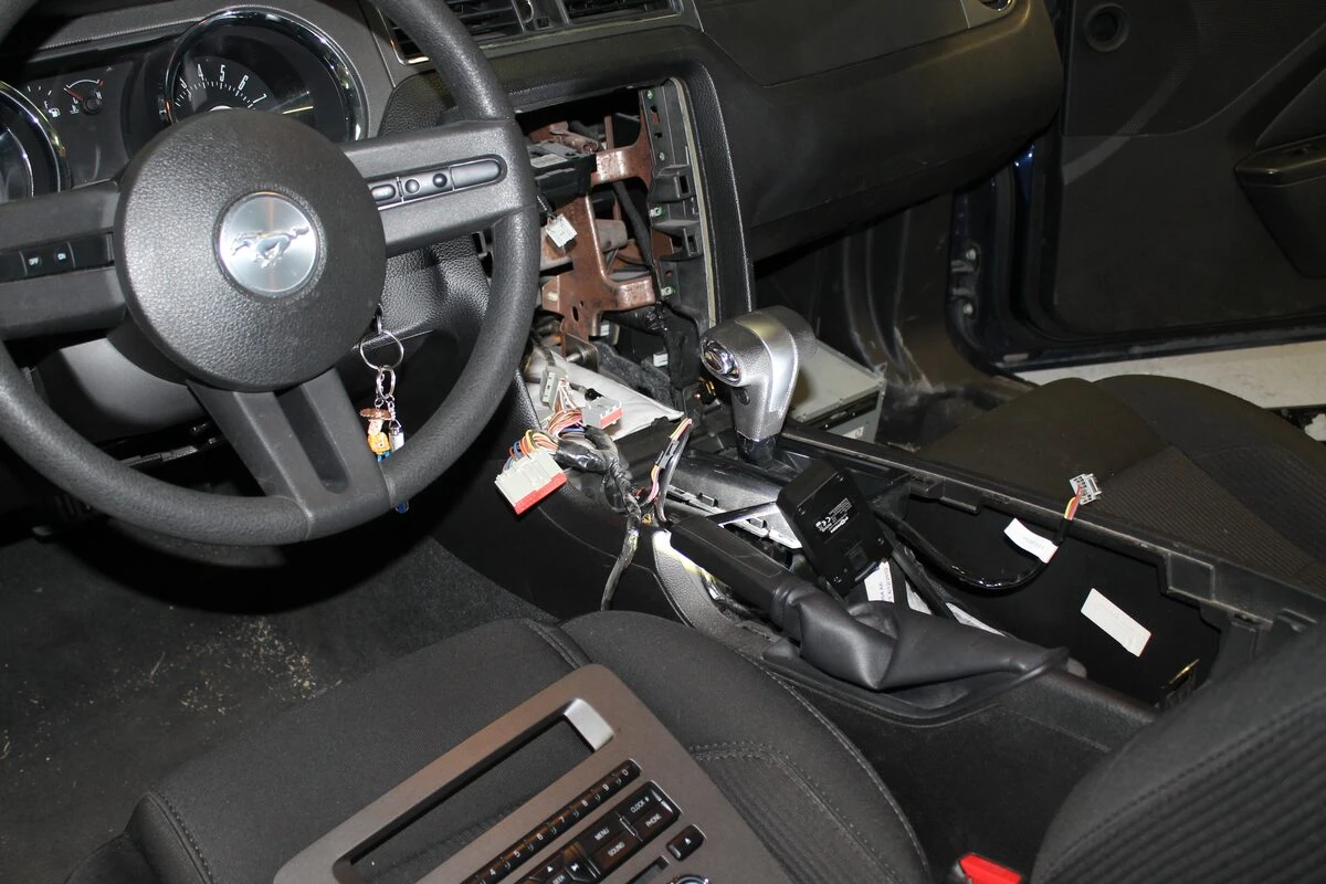 Ford Mustang 2011 : GPS Kenwood, platine de chauffage électronique et jantes 20 pouces