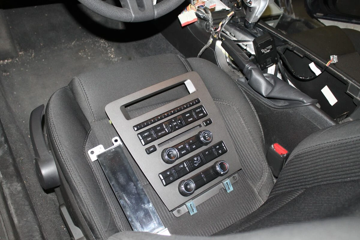 Ford Mustang 2011 : GPS Kenwood, platine de chauffage électronique et jantes 20 pouces