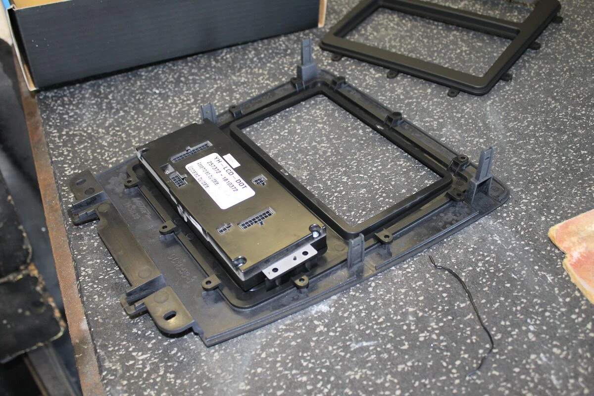Ford Mustang 2011 : GPS Kenwood, platine de chauffage électronique et jantes 20 pouces