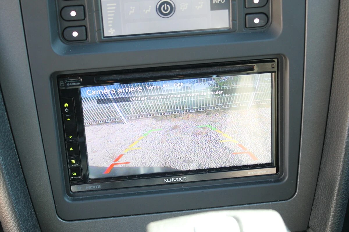Ford Mustang 2011 : GPS Kenwood, platine de chauffage électronique et jantes 20 pouces