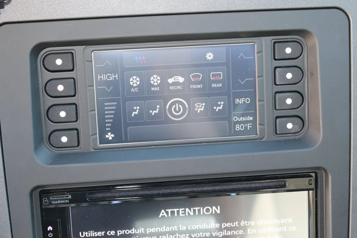 Ford Mustang 2011 : GPS Kenwood, platine de chauffage électronique et jantes 20 pouces