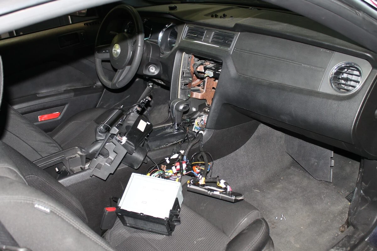 Ford Mustang 2011 : GPS Kenwood, platine de chauffage électronique et jantes 20 pouces